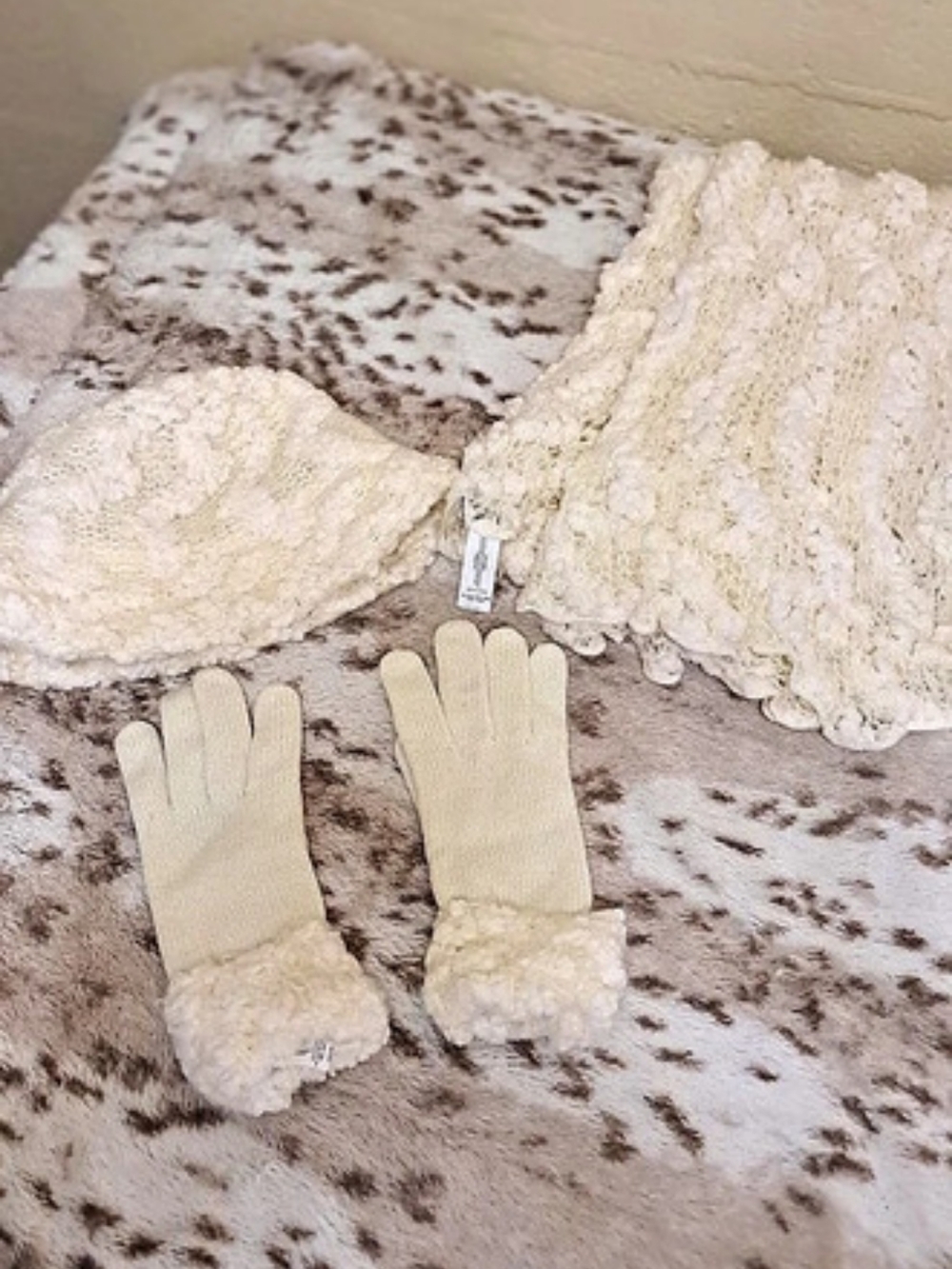 Cream Winter Accessories Set